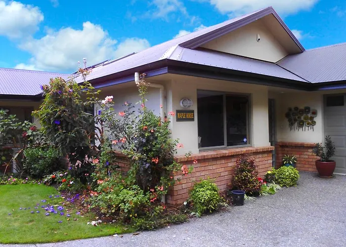 Maple House Bed & Breakfast 3*